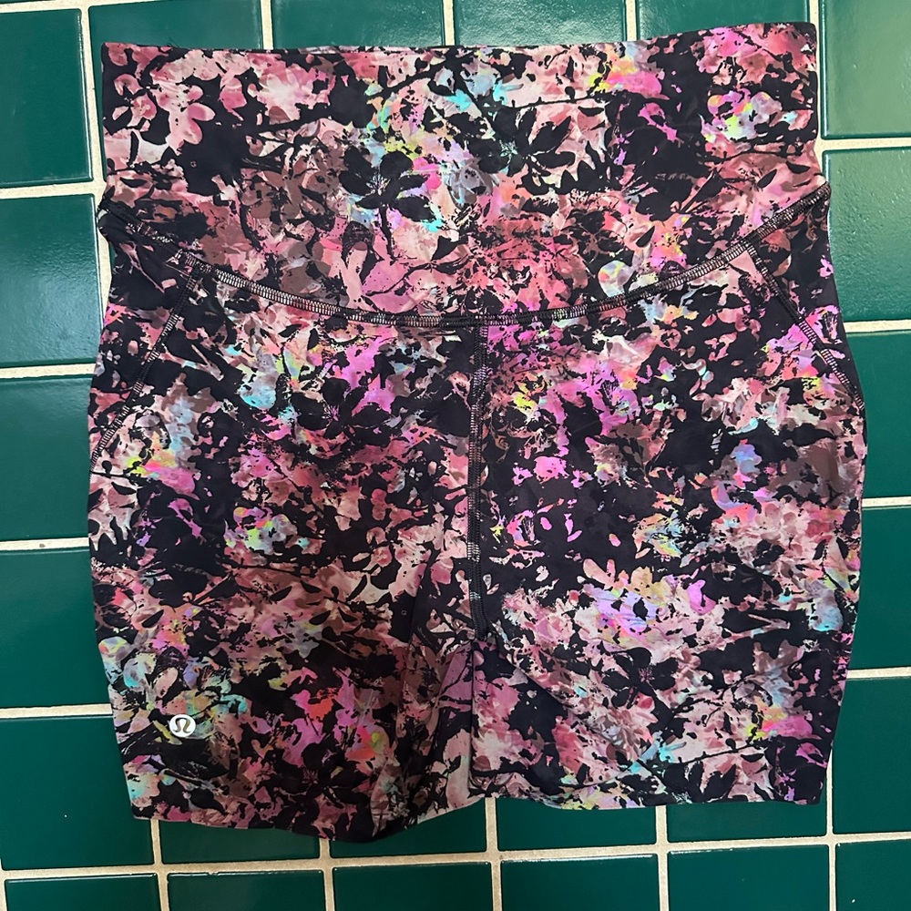 Lululemon Floral Bike Shorts Sz 8